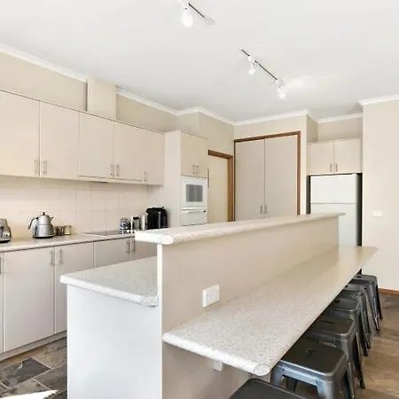 Boston Beach House Near Parks Shops And Beaches Torquay Exterior photo