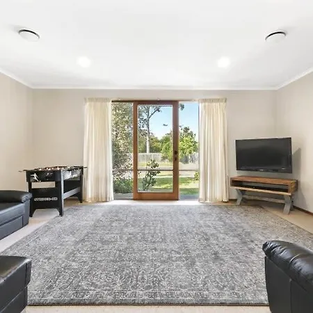 Boston Beach House Near Parks Shops And Beaches Torquay Exterior photo