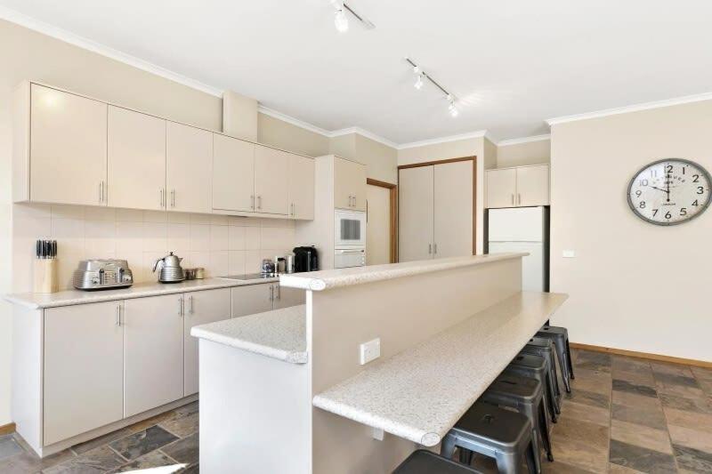 Boston House Near Parks Shops And Beaches * Torquay